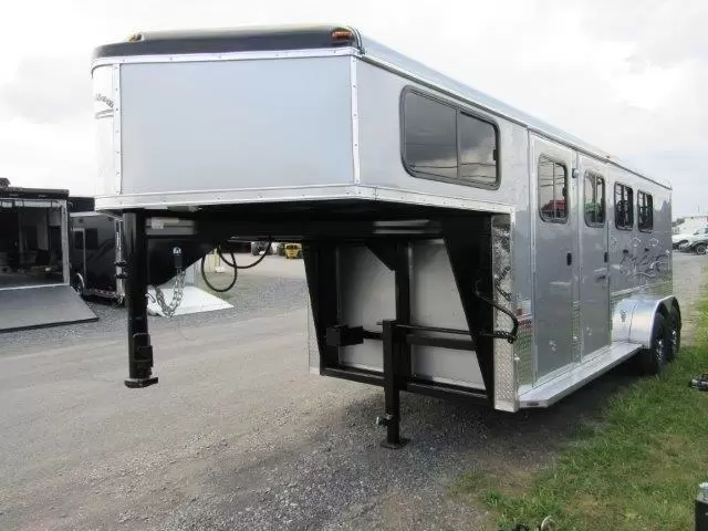 Homesteader Stallion 3 Horse Gooseneck Trailer – Slant Load 10 Homesteader Stallion 3 Horse Gooseneck Trailer – Slant Load - Image 10