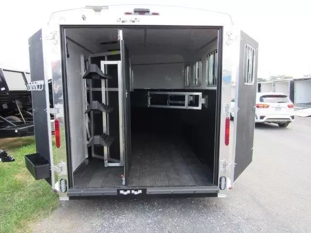 Homesteader Stallion 3 Horse Gooseneck Trailer – Slant Load 5 Homesteader Stallion 3 Horse Gooseneck Trailer – Slant Load - Image 5