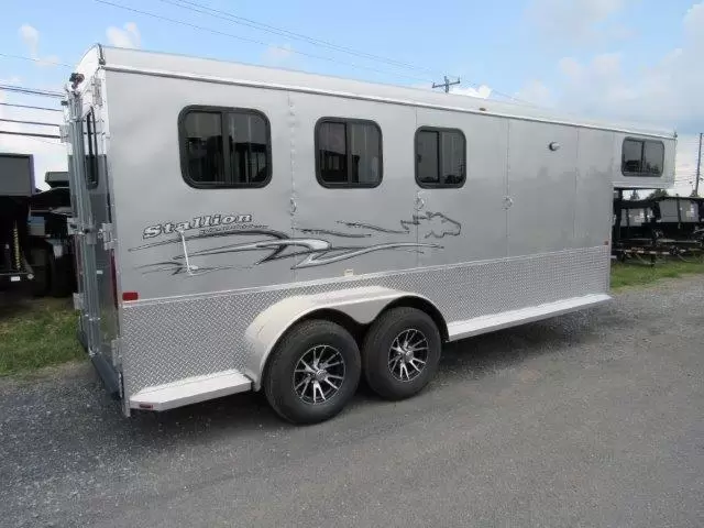 Homesteader Stallion 3 Horse Gooseneck Trailer – Slant Load 9 Homesteader Stallion 3 Horse Gooseneck Trailer – Slant Load - Image 9