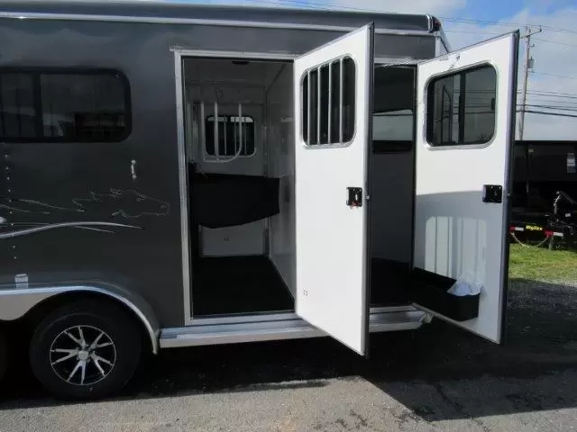 Homesteader Stallion 2 Horse Pull Trailer – Front Load Door 5 Homesteader Stallion 2 Horse Pull Trailer – Front Load Door - Image 5