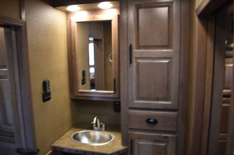2021 Lakota BigHorn 5 Horse Trailer With Bunkbeds 23 2021 Lakota BigHorn 5 Horse Trailer With Bunkbeds - Image 23