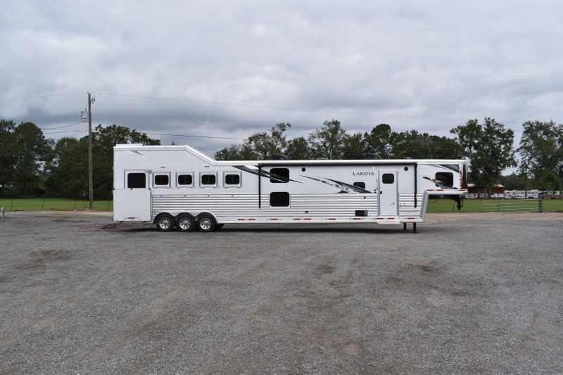 2021 Lakota BigHorn 5 Horse Trailer With Bunkbeds 1 2021 Lakota BigHorn 5 Horse Trailer With Bunkbeds
