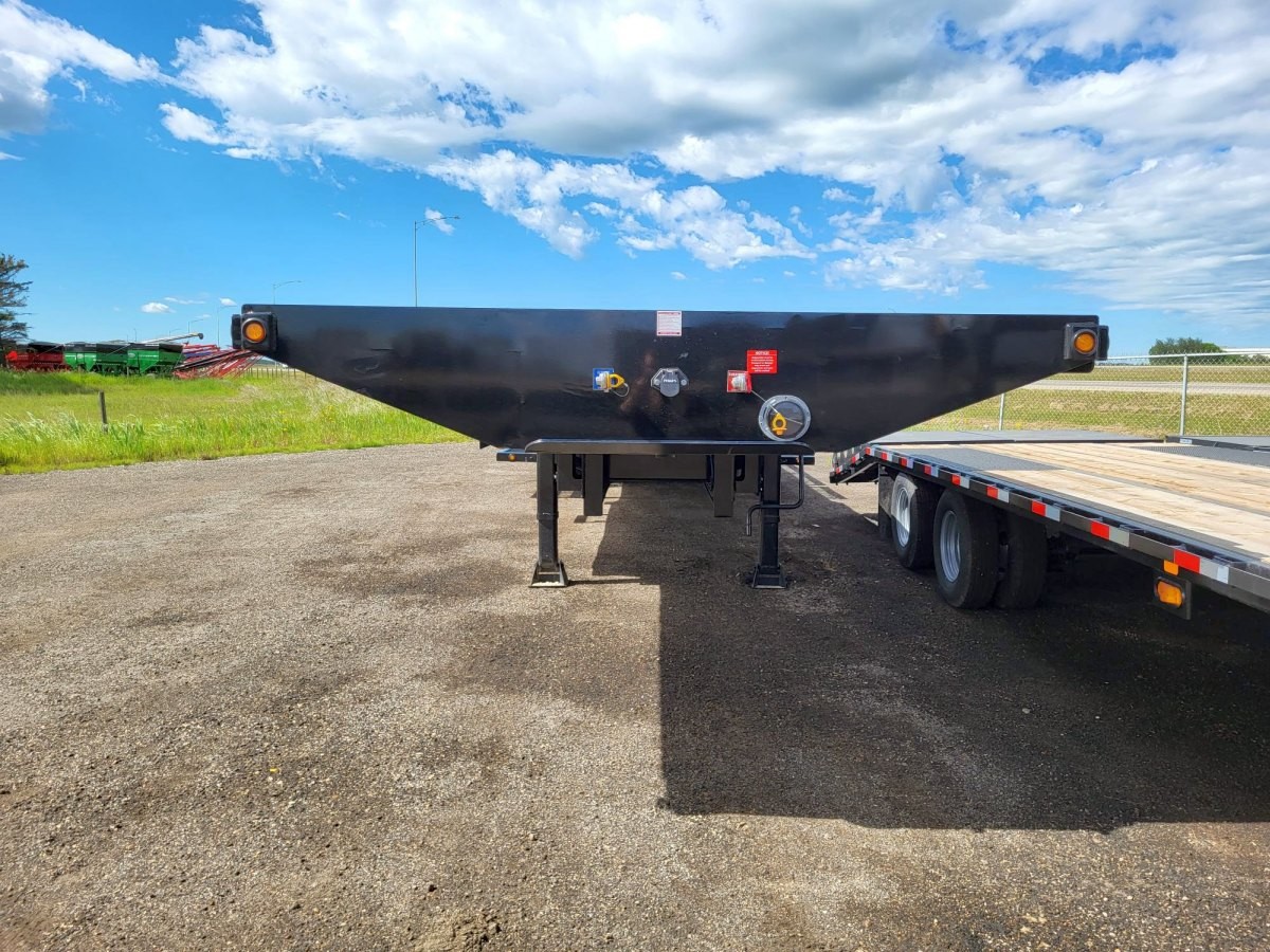 2025 Behnke Fifth Wheel High Clearance Sprayer Trailer 6 2025 Behnke Fifth Wheel High Clearance Sprayer Trailer - Image 6