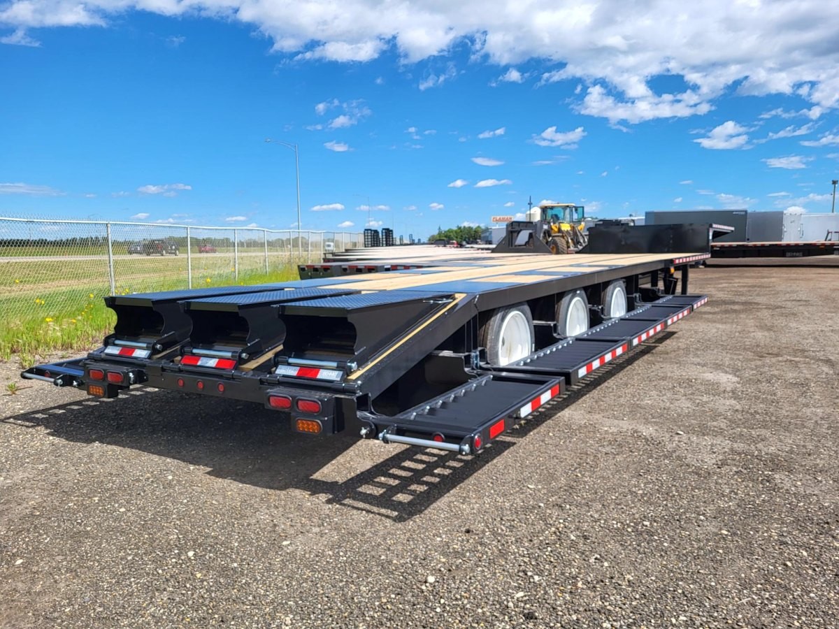 2025 Behnke Fifth Wheel High Clearance Sprayer Trailer 4 2025 Behnke Fifth Wheel High Clearance Sprayer Trailer - Image 4