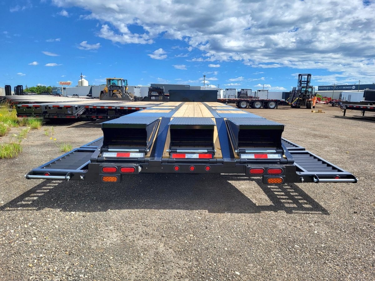 2025 Behnke Fifth Wheel High Clearance Sprayer Trailer 3 2025 Behnke Fifth Wheel High Clearance Sprayer Trailer - Image 3