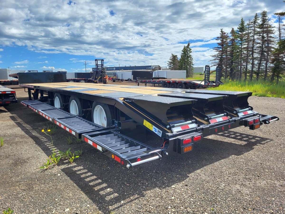 2025 Behnke Fifth Wheel High Clearance Sprayer Trailer 2 2025 Behnke Fifth Wheel High Clearance Sprayer Trailer - Image 2