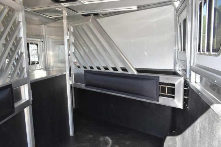 2018 Lakota 83HBPSL 3 Horse Trailer 4 2018 Lakota 83HBPSL 3 Horse Trailer - Image 4