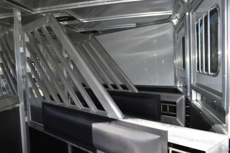 2018 Lakota 83HBPSL 3 Horse Trailer 2 2018 Lakota 83HBPSL 3 Horse Trailer - Image 2