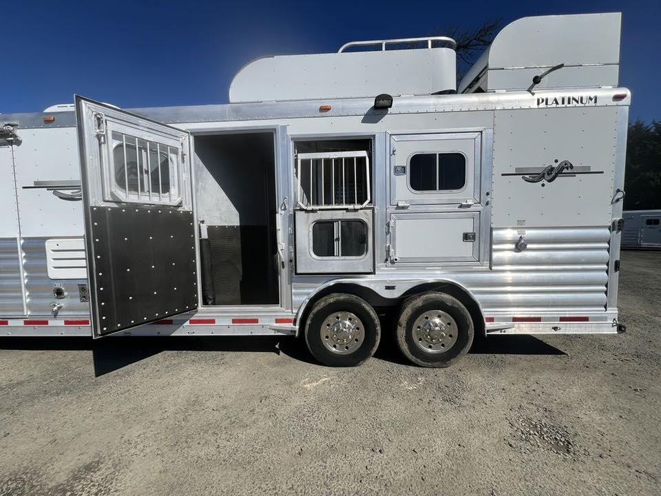 2009 Platinum Coach 3 H 16’ LQ with Outlaw Conversion 7 2009 Platinum Coach 3 H 16’ LQ with Outlaw Conversion - Image 7