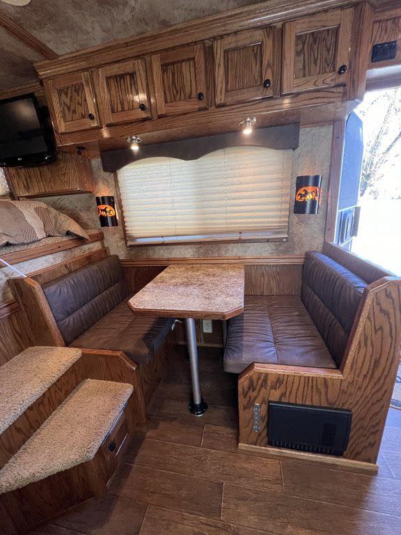 2009 Platinum Coach 3 H 16’ LQ with Outlaw Conversion 32 2009 Platinum Coach 3 H 16’ LQ with Outlaw Conversion - Image 32