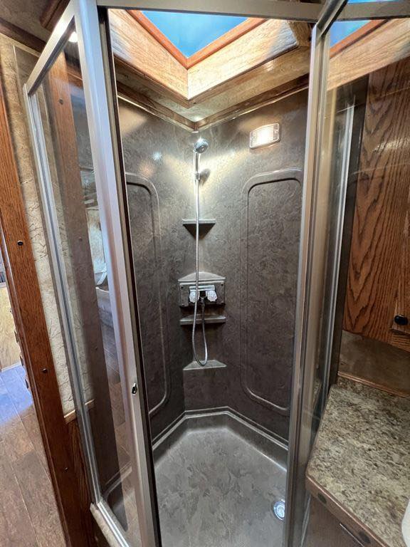 2009 Platinum Coach 3 H 16’ LQ with Outlaw Conversion 41 2009 Platinum Coach 3 H 16’ LQ with Outlaw Conversion - Image 41
