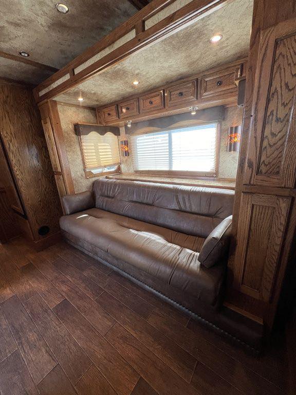 2009 Platinum Coach 3 H 16’ LQ with Outlaw Conversion 33 2009 Platinum Coach 3 H 16’ LQ with Outlaw Conversion - Image 33