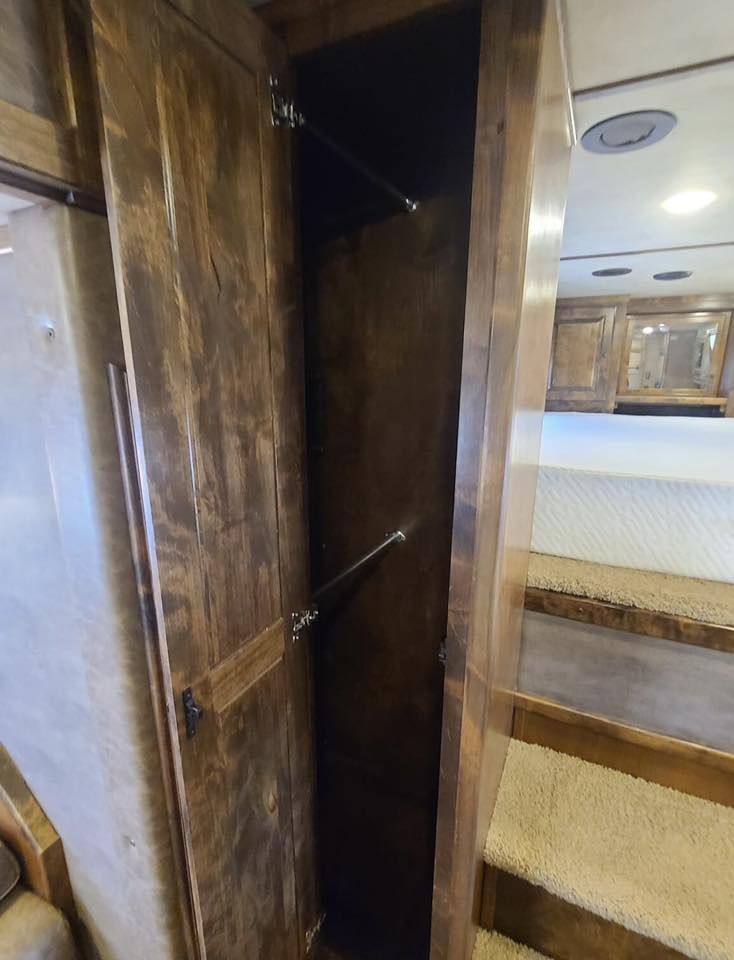 2017 Platinum Coach Outlaw 4 Horse 12' 8" Outlaw Conversion Slide Out Gallery 6 2017 Platinum Coach Outlaw 4 Horse 12' 8" Outlaw Conversion Slide Out Gallery - Image 6