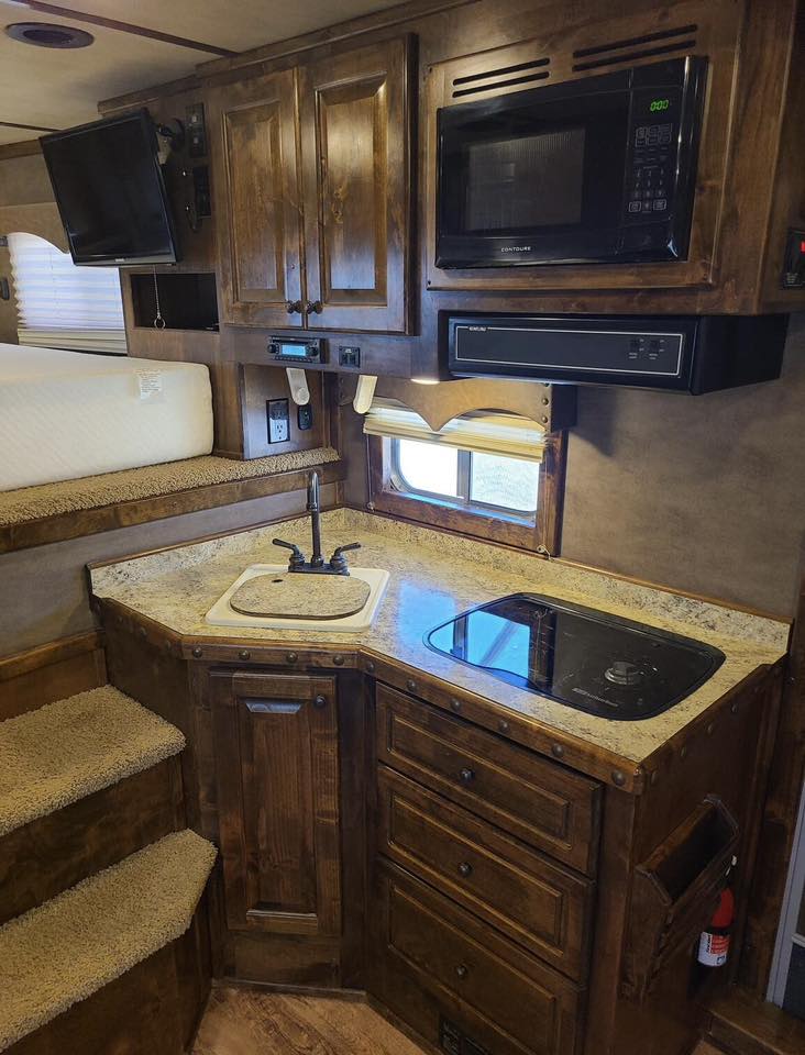 2017 Platinum Coach Outlaw 4 Horse 12' 8" Outlaw Conversion Slide Out Gallery 26 2017 Platinum Coach Outlaw 4 Horse 12' 8" Outlaw Conversion Slide Out Gallery - Image 26