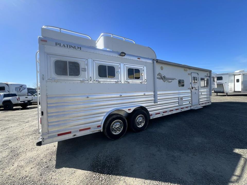 2009 Platinum Coach 3 H 16’ LQ with Outlaw Conversion 4 2009 Platinum Coach 3 H 16’ LQ with Outlaw Conversion - Image 4