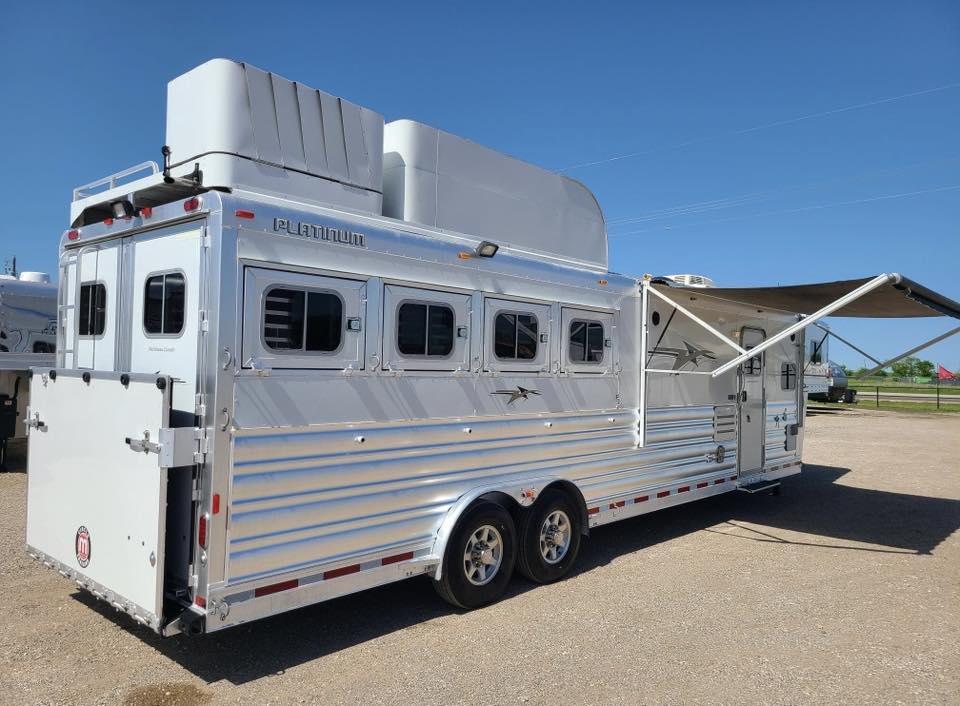 2017 Platinum Coach Outlaw 4 Horse 12' 8" Outlaw Conversion Slide Out Gallery 28 2017 Platinum Coach Outlaw 4 Horse 12' 8" Outlaw Conversion Slide Out Gallery - Image 28