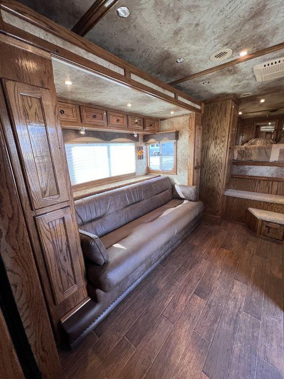 2009 Platinum Coach 3 H 16’ LQ with Outlaw Conversion 25 2009 Platinum Coach 3 H 16’ LQ with Outlaw Conversion - Image 25