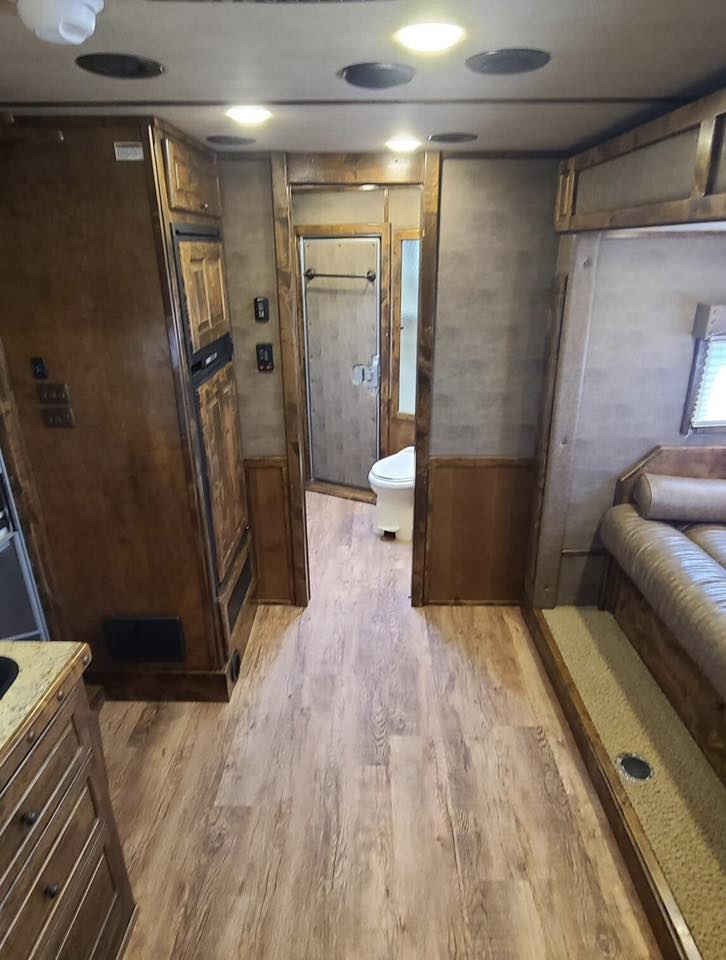 2017 Platinum Coach Outlaw 4 Horse 12' 8" Outlaw Conversion Slide Out Gallery 22 2017 Platinum Coach Outlaw 4 Horse 12' 8" Outlaw Conversion Slide Out Gallery - Image 22