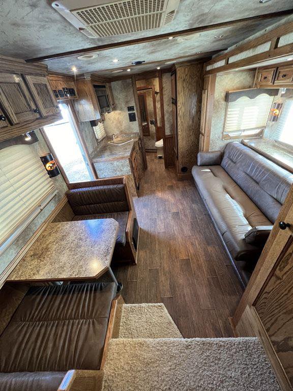 2009 Platinum Coach 3 H 16’ LQ with Outlaw Conversion 31 2009 Platinum Coach 3 H 16’ LQ with Outlaw Conversion - Image 31