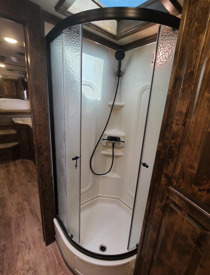 2017 Platinum Coach Outlaw 4 Horse 12' 8" Outlaw Conversion Slide Out Gallery 19 2017 Platinum Coach Outlaw 4 Horse 12' 8" Outlaw Conversion Slide Out Gallery - Image 19