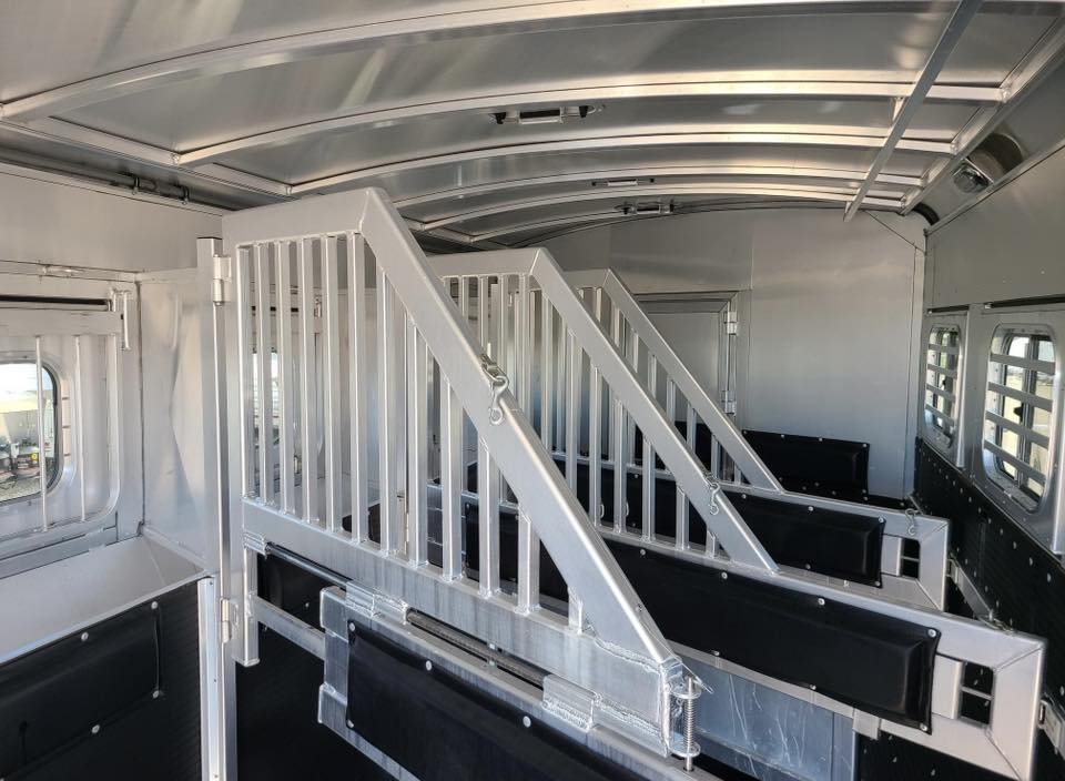 2017 Platinum Coach Outlaw 4 Horse 12' 8" Outlaw Conversion Slide Out Gallery 13 2017 Platinum Coach Outlaw 4 Horse 12' 8" Outlaw Conversion Slide Out Gallery - Image 13