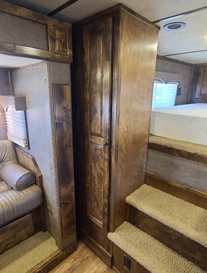 2017 Platinum Coach Outlaw 4 Horse 12' 8" Outlaw Conversion Slide Out Gallery 21 2017 Platinum Coach Outlaw 4 Horse 12' 8" Outlaw Conversion Slide Out Gallery - Image 21