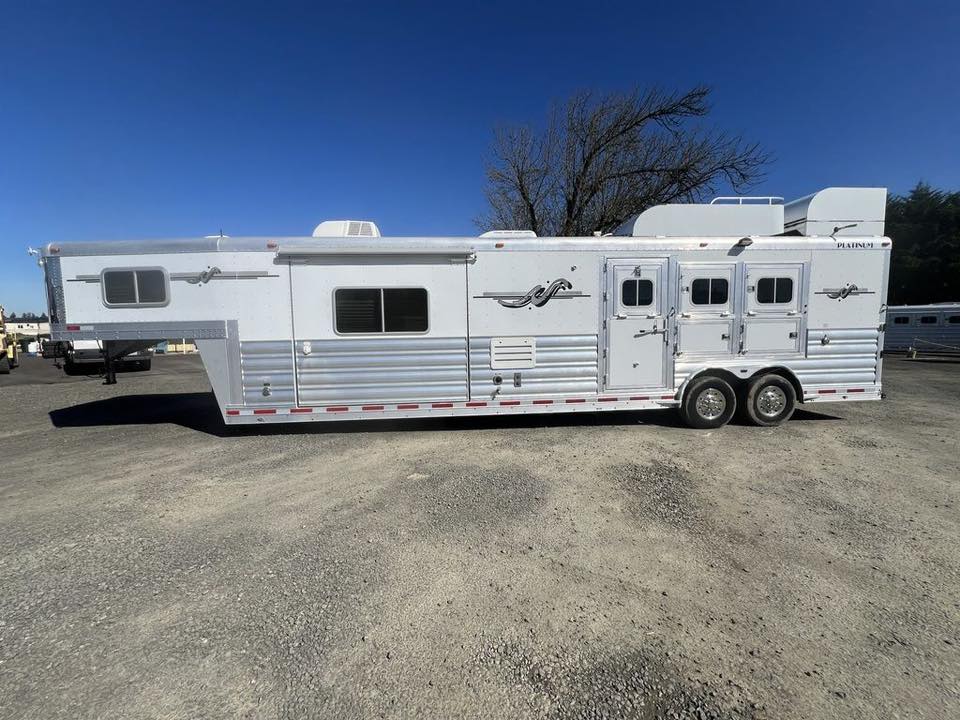2009 Platinum Coach 3 H 16’ LQ with Outlaw Conversion 5 2009 Platinum Coach 3 H 16’ LQ with Outlaw Conversion - Image 5