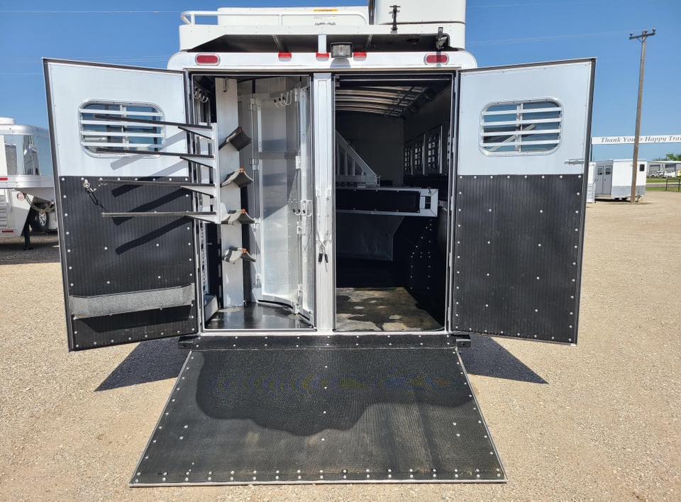 2017 Platinum Coach Outlaw 4 Horse 12' 8" Outlaw Conversion Slide Out Gallery 14 2017 Platinum Coach Outlaw 4 Horse 12' 8" Outlaw Conversion Slide Out Gallery - Image 14