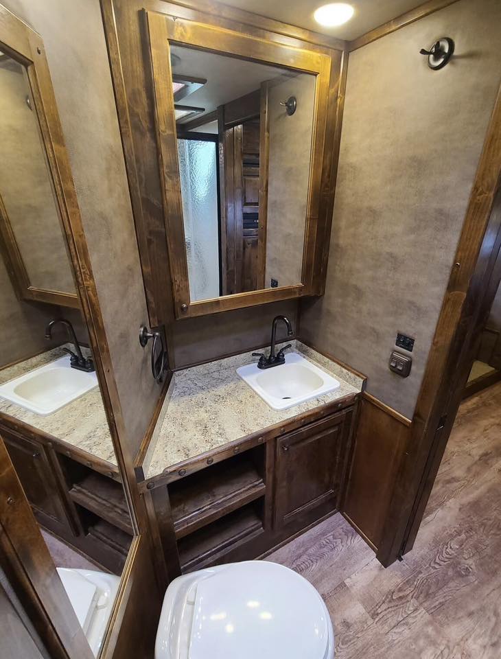 2017 Platinum Coach Outlaw 4 Horse 12' 8" Outlaw Conversion Slide Out Gallery 17 2017 Platinum Coach Outlaw 4 Horse 12' 8" Outlaw Conversion Slide Out Gallery - Image 17