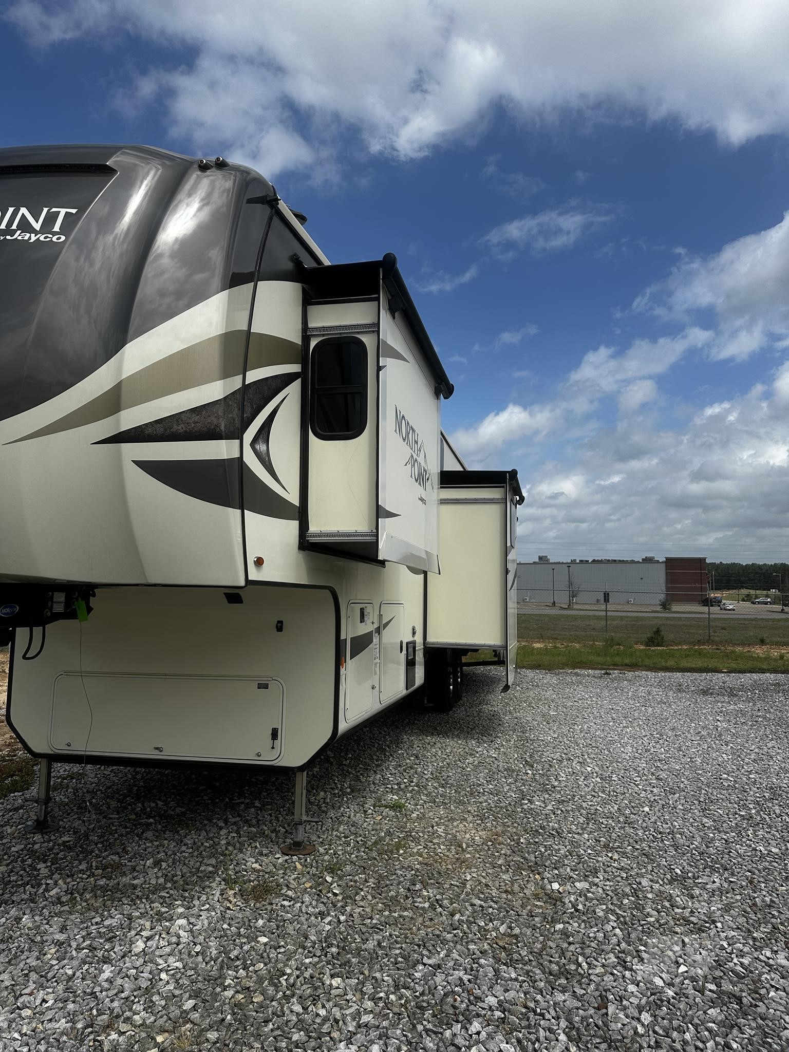 2019 JAYCO NORTH POINT 377RLBH 3 2019 JAYCO NORTH POINT 377RLBH - Image 3