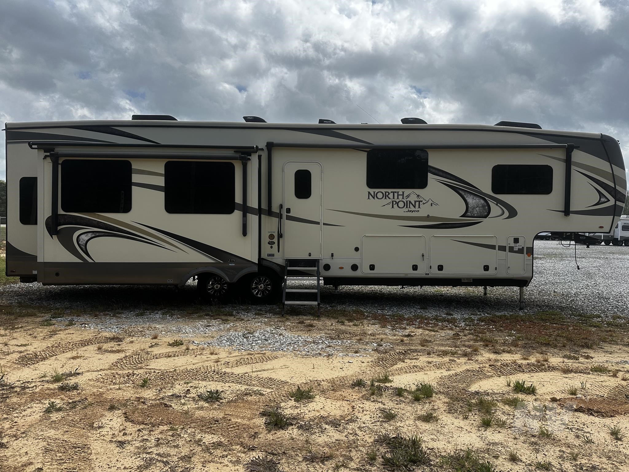 2019 JAYCO NORTH POINT 377RLBH 1 2019 JAYCO NORTH POINT 377RLBH