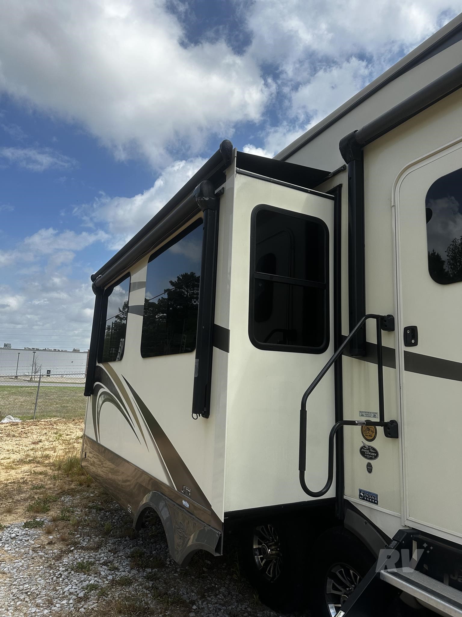 2019 JAYCO NORTH POINT 377RLBH 4 2019 JAYCO NORTH POINT 377RLBH - Image 4