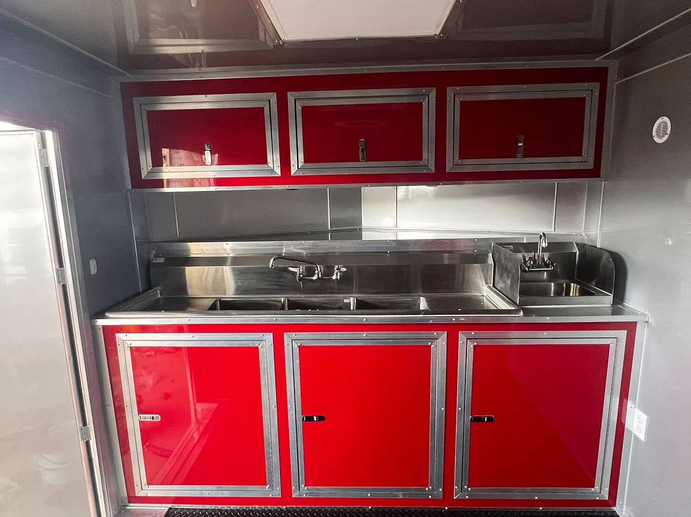 Tatinium Concession Cargo Trailer 8.5x24 7 Tatinium Concession Cargo Trailer 8.5x24 - Image 7